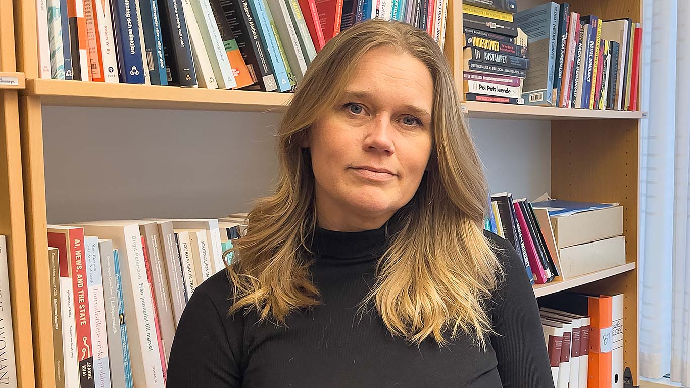 Jenny Wiik på sitt arbetsrum vid JMG i Göteborg